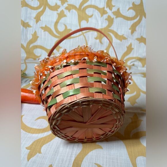 🔥❤️🔥 2 NEW! Round Weaved Easter Basket with Organza Trim BONUS Moss Terrarium - Picture 5 of 12
